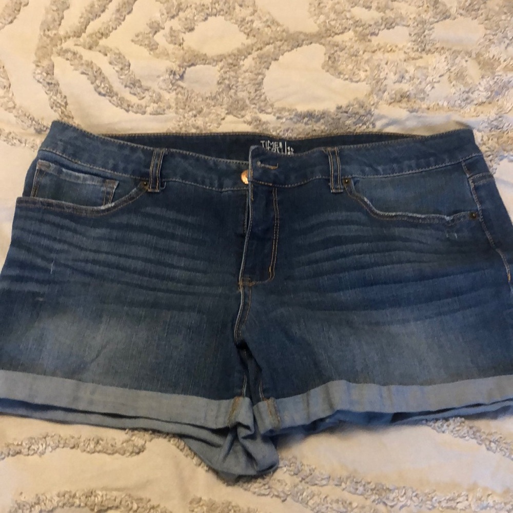 Time and Tru shorts